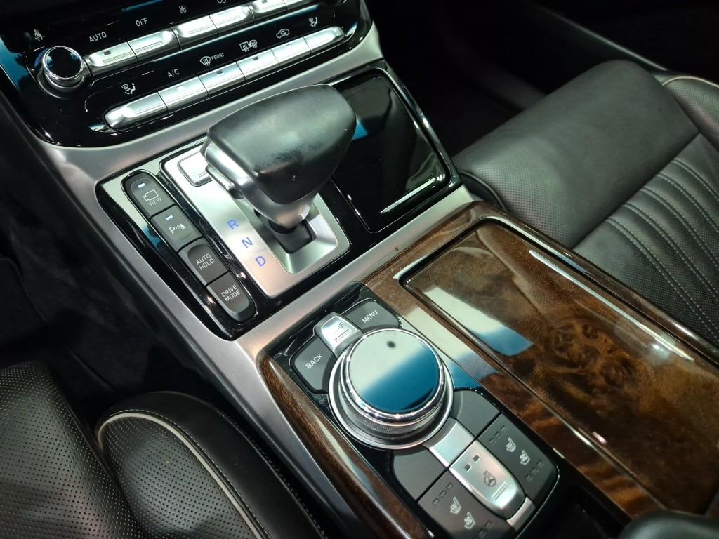 GENESIS EQ900 3.8 GDi AWD