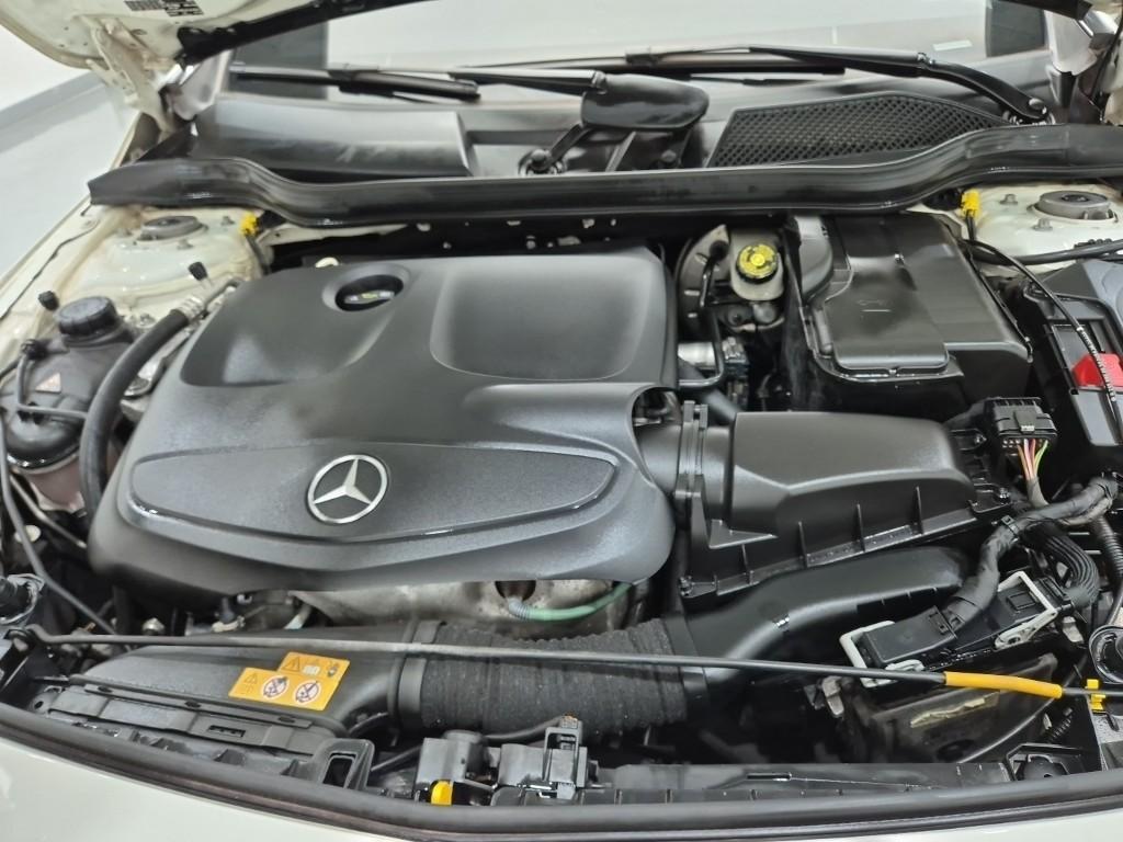 BENZ A-Class (3rd Generation) A200