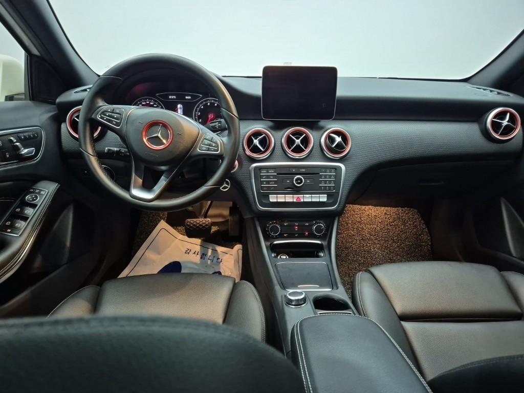 BENZ A-Class (3rd Generation) A200