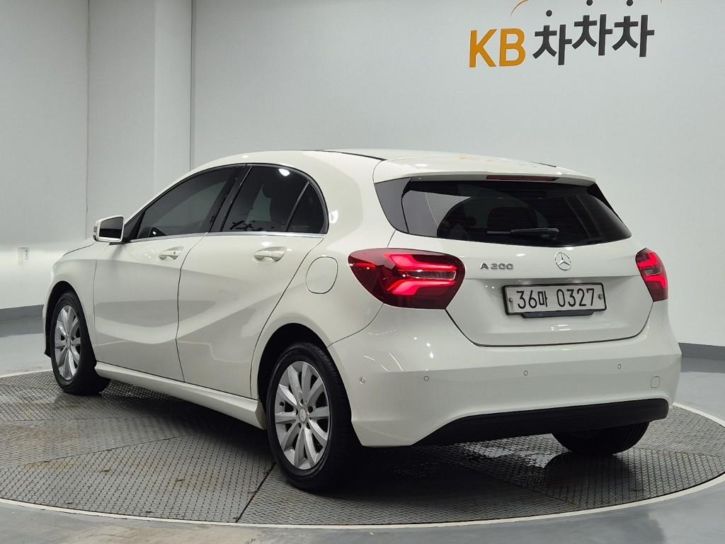 BENZ A-Class (3rd Generation) A200