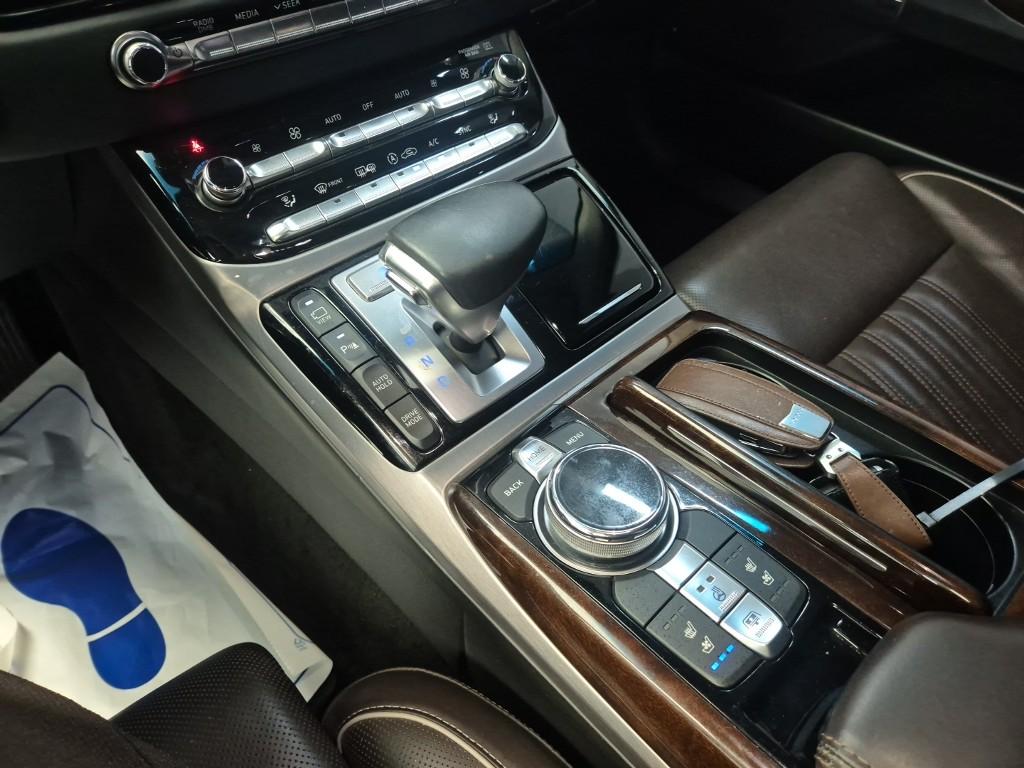 GENESIS EQ900 3.8 GDi AWD