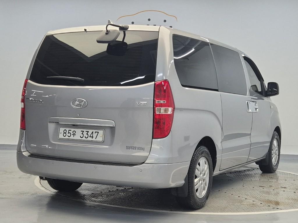 HYUNDAI The New Grand Starex 3-Seater Diesel Van
