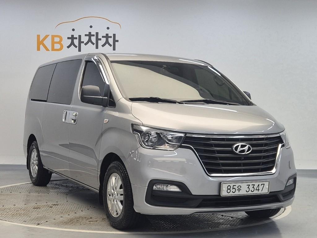 HYUNDAI The New Grand Starex 3-Seater Diesel Van