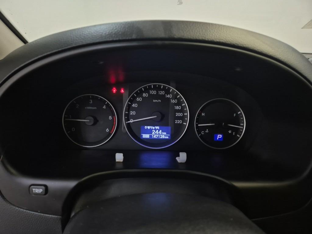 HYUNDAI The New Grand Starex 3-Seater Diesel Van