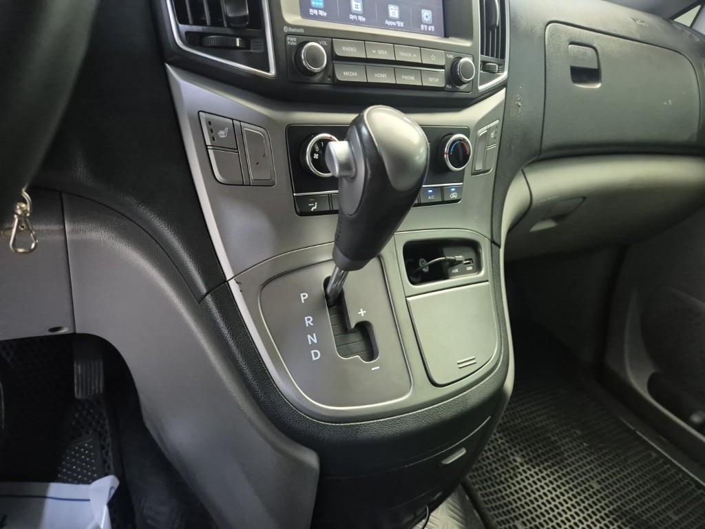 HYUNDAI The New Grand Starex 3-Seater Diesel Van