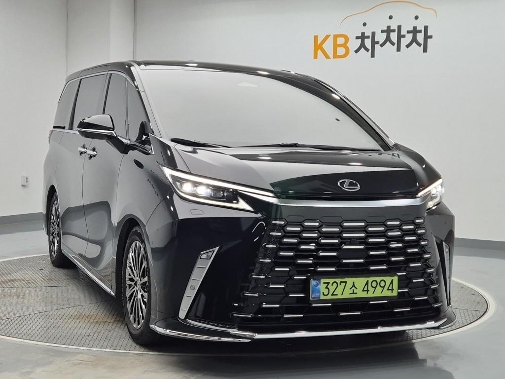 LEXUS LM (2nd Generation) 500h