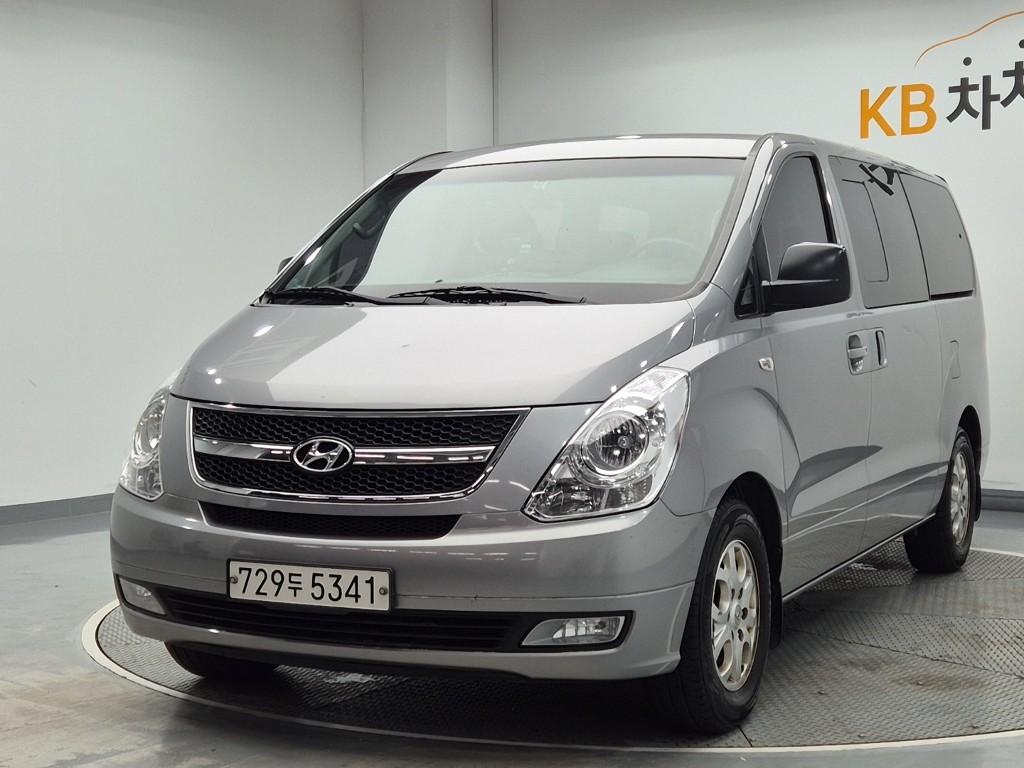 HYUNDAI Grand Starex 12-Seater Diesel