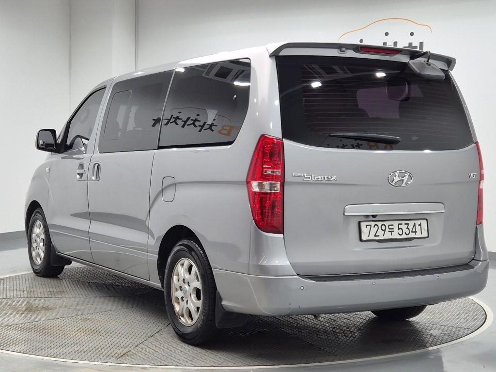 HYUNDAI Grand Starex 12-Seater Diesel