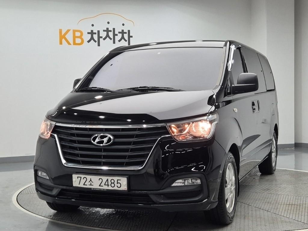 HYUNDAI The New Grand Starex 12-Seater Diesel