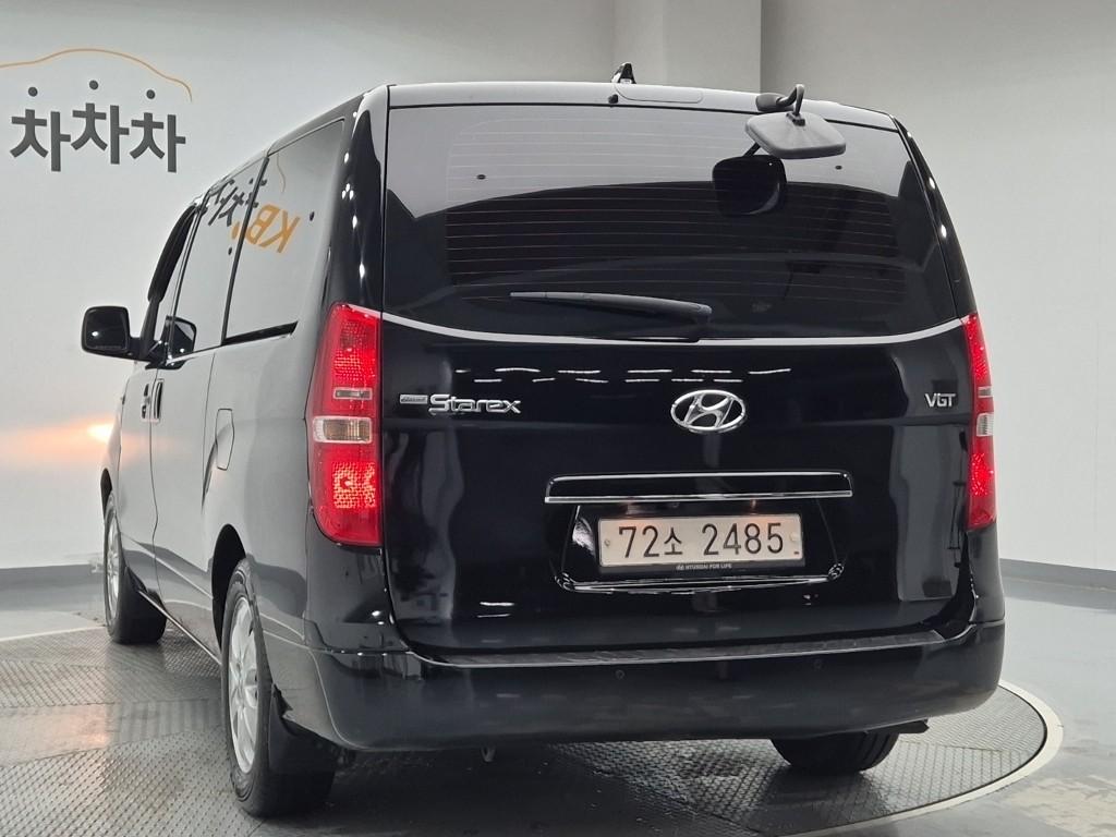 HYUNDAI The New Grand Starex 12-Seater Diesel