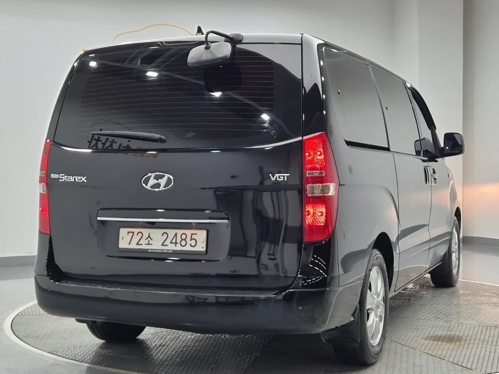 HYUNDAI The New Grand Starex 12-Seater Diesel