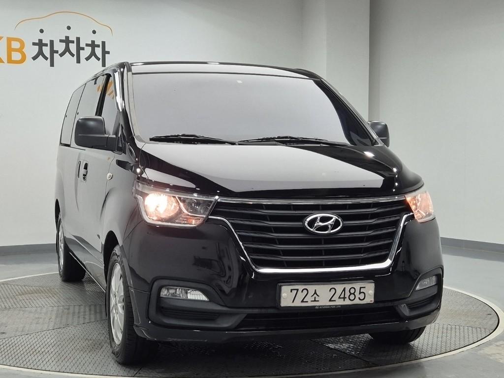 HYUNDAI The New Grand Starex 12-Seater Diesel
