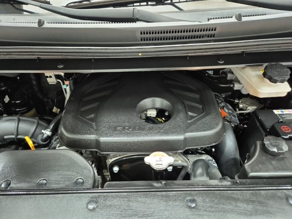 HYUNDAI The New Grand Starex 12-Seater Diesel