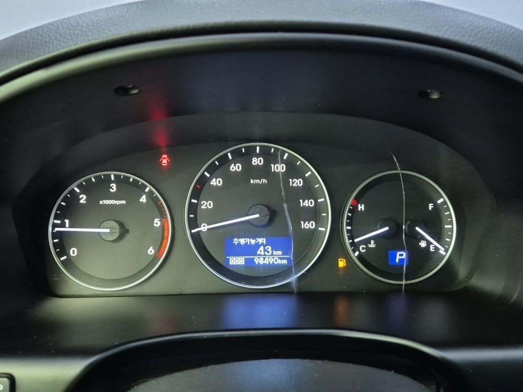 HYUNDAI The New Grand Starex 12-Seater Diesel