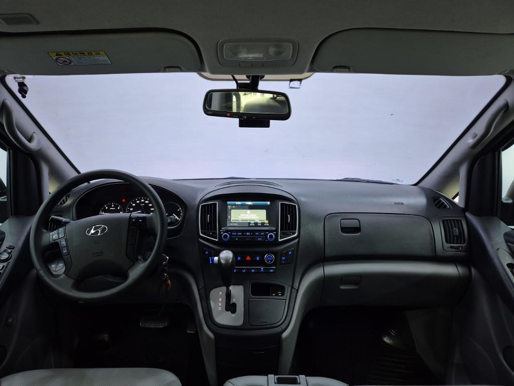 HYUNDAI The New Grand Starex 12-Seater Diesel