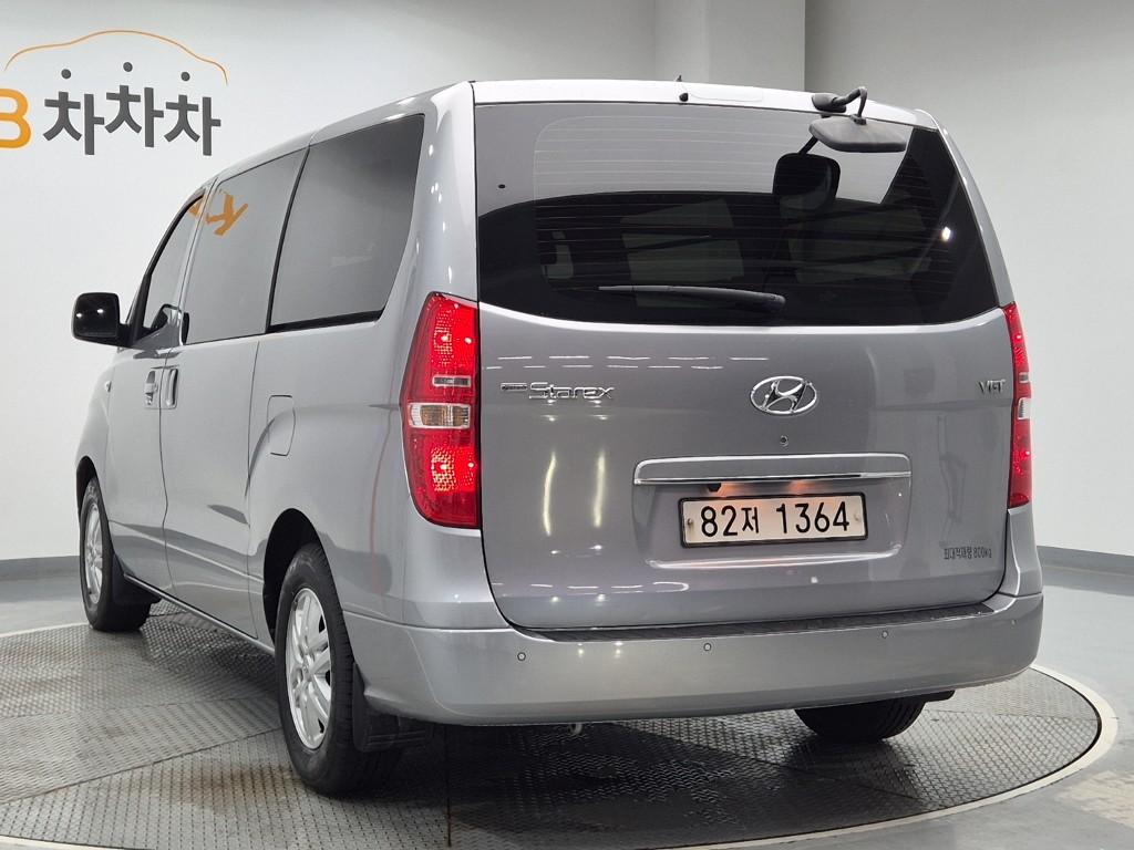 HYUNDAI The New Grand Starex 3-Seater Diesel Van