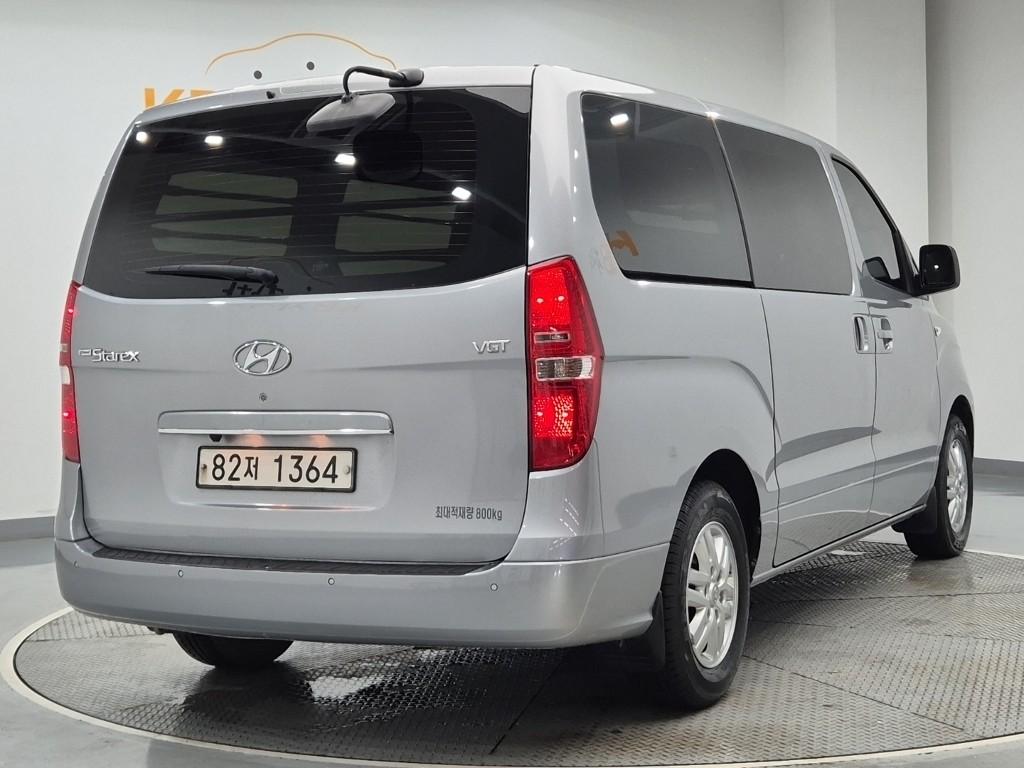HYUNDAI The New Grand Starex 3-Seater Diesel Van