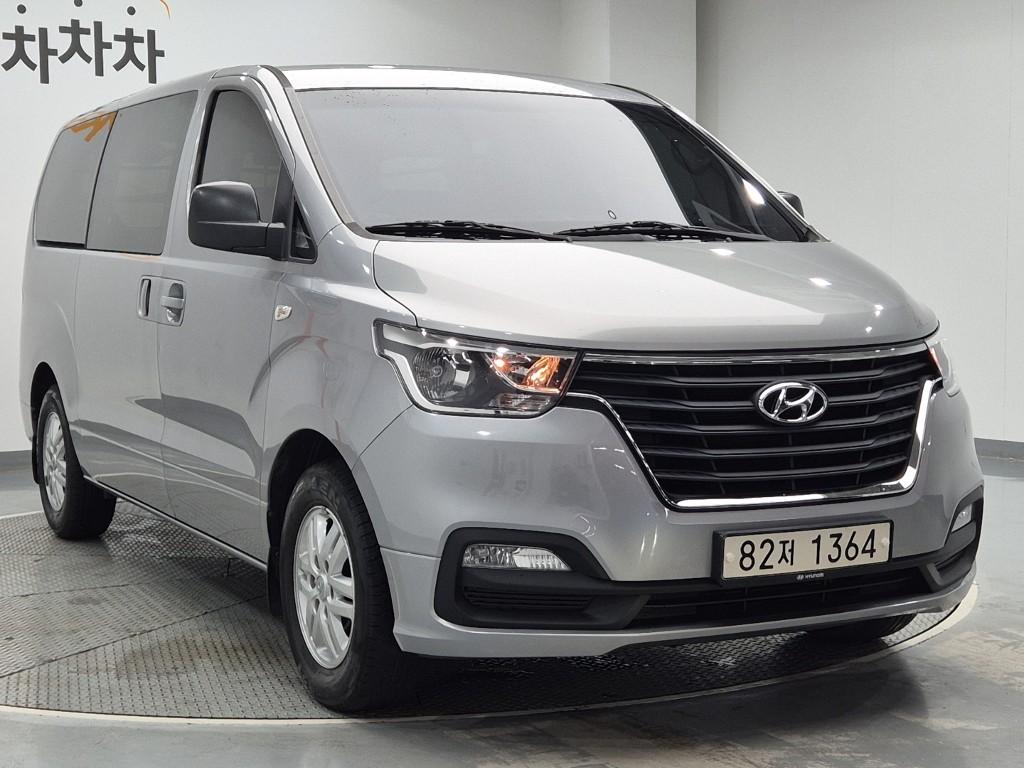 HYUNDAI The New Grand Starex 3-Seater Diesel Van