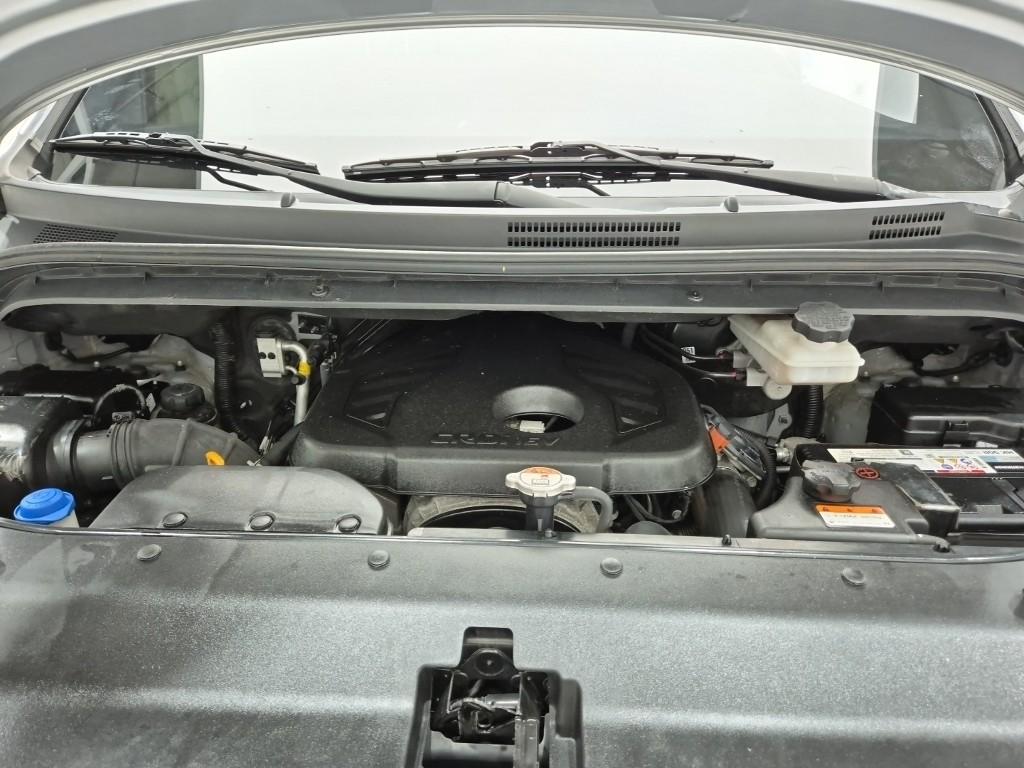 HYUNDAI The New Grand Starex 3-Seater Diesel Van