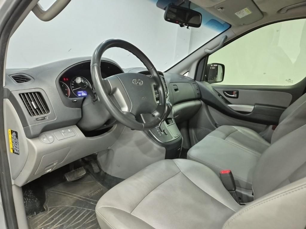 HYUNDAI The New Grand Starex 3-Seater Diesel Van