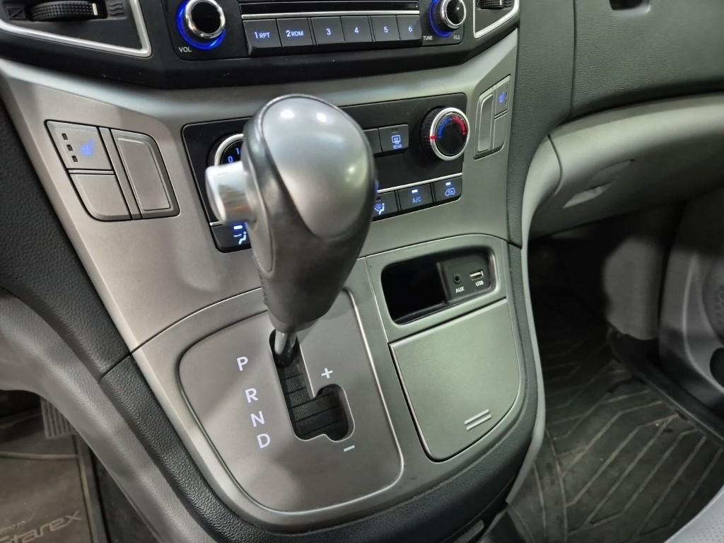 HYUNDAI The New Grand Starex 3-Seater Diesel Van