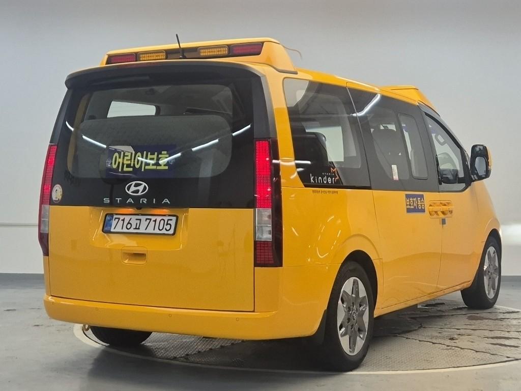 HYUNDAI Staria 3.5 LPG Kinder 15-Seater