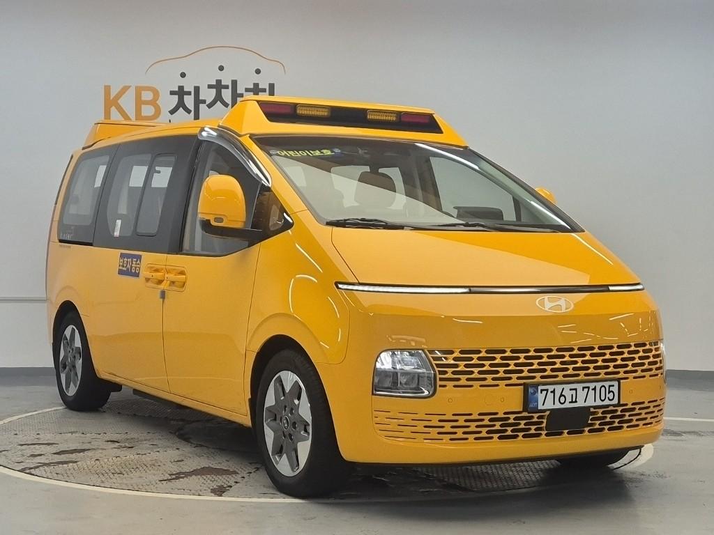 HYUNDAI Staria 3.5 LPG Kinder 15-Seater