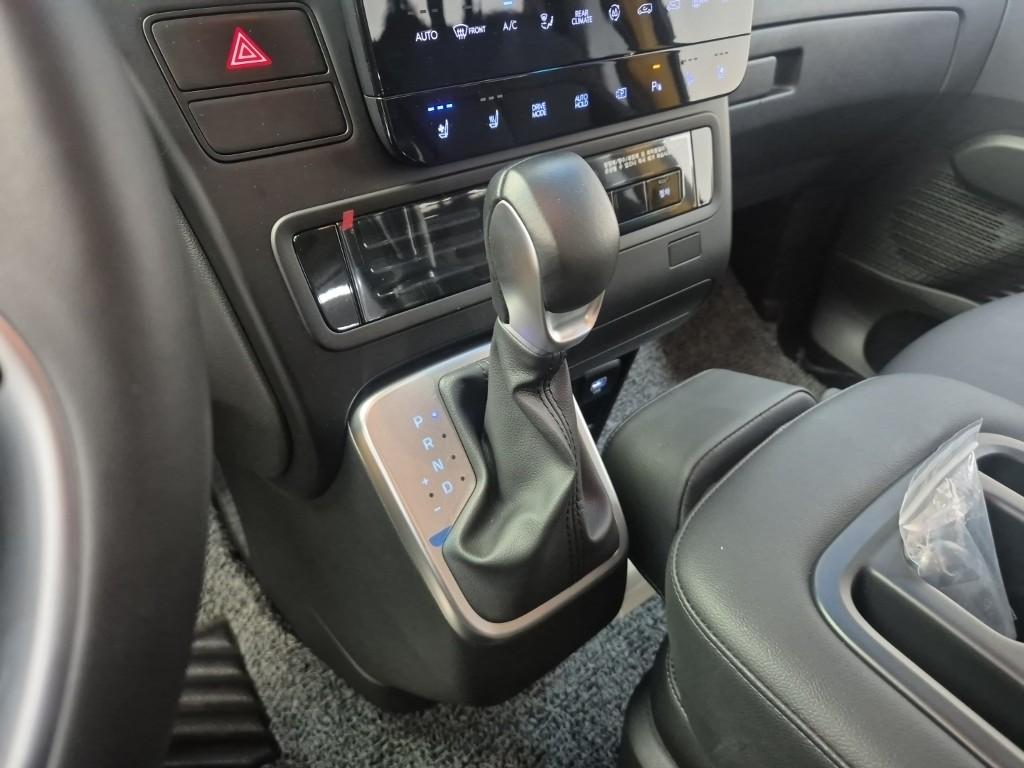 HYUNDAI Staria 3.5 LPG Kinder 15-Seater