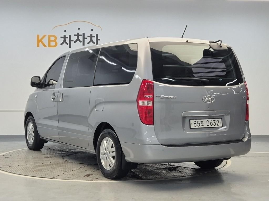 HYUNDAI The New Grand Starex 5-Seater Diesel Van