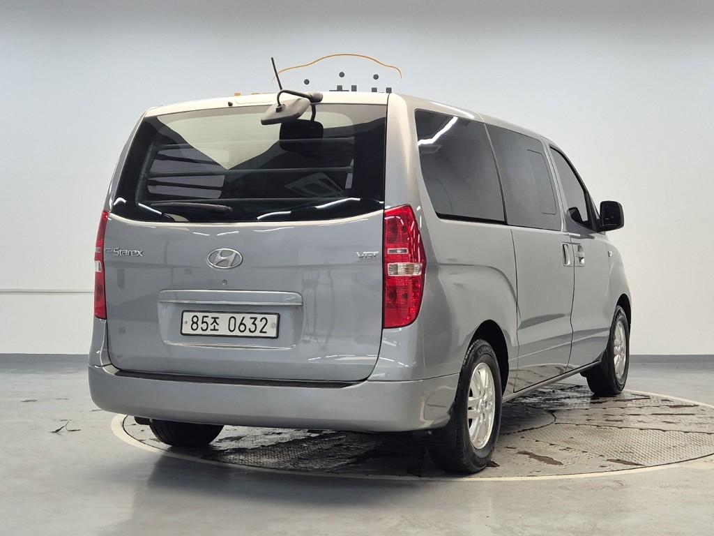 HYUNDAI The New Grand Starex 5-Seater Diesel Van