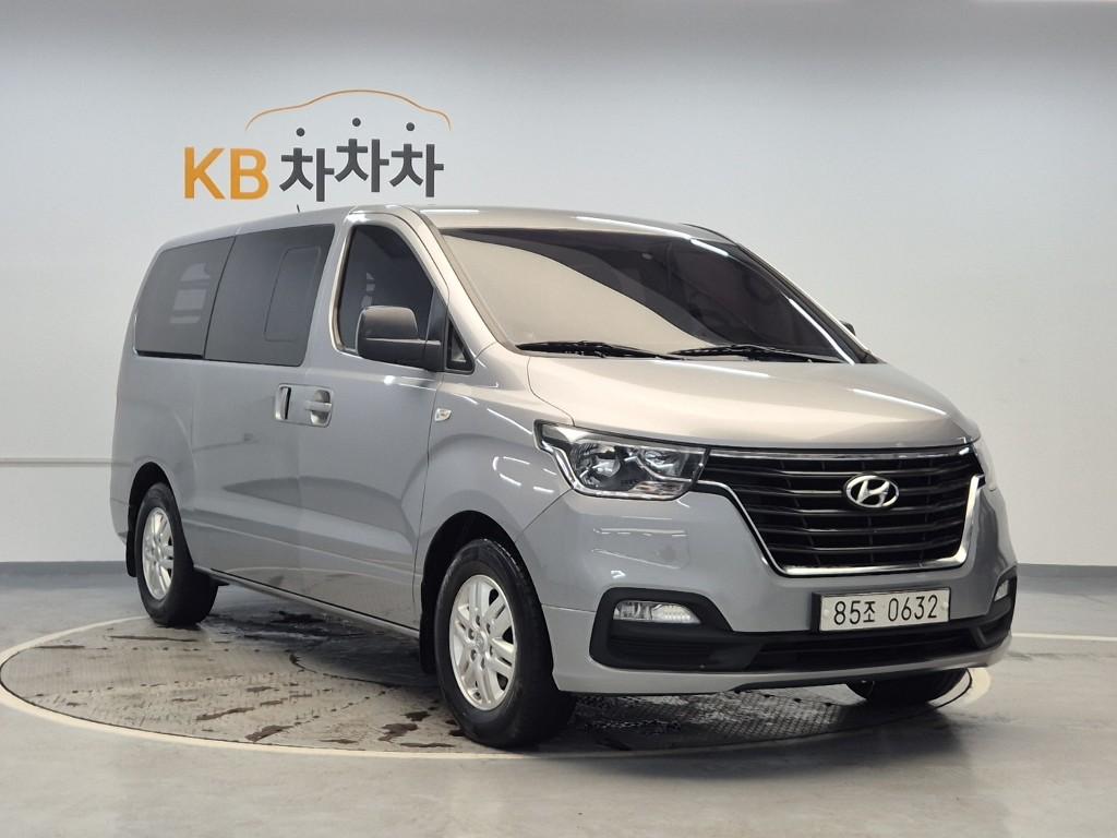HYUNDAI The New Grand Starex 5-Seater Diesel Van
