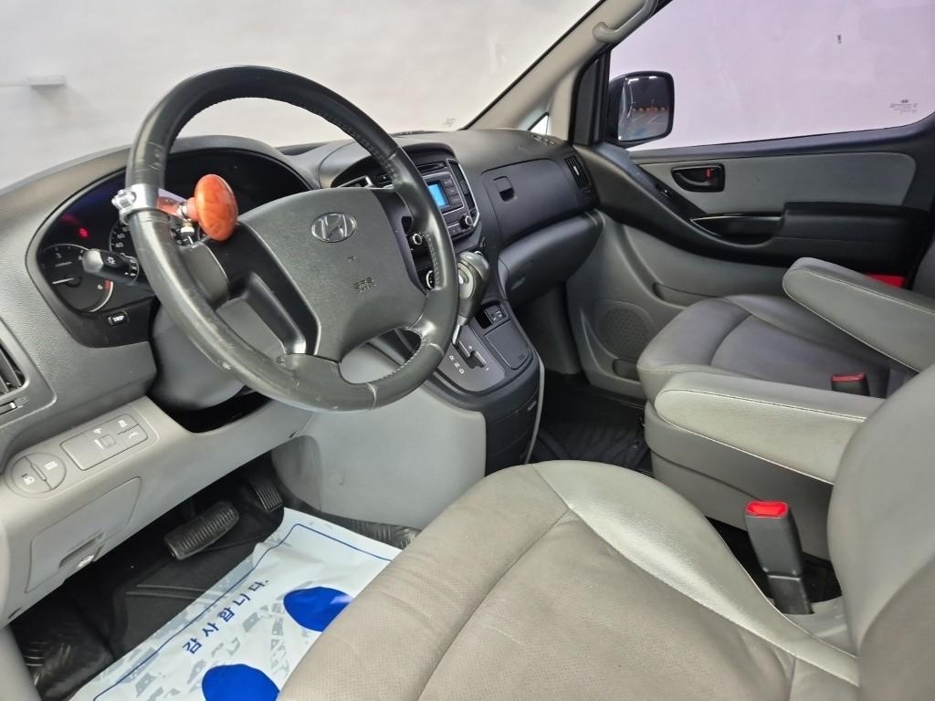HYUNDAI The New Grand Starex 5-Seater Diesel Van