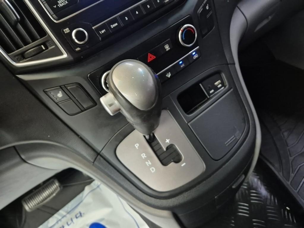 HYUNDAI The New Grand Starex 5-Seater Diesel Van