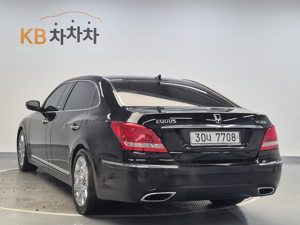 HYUNDAI Ecuus (New Model) VL500