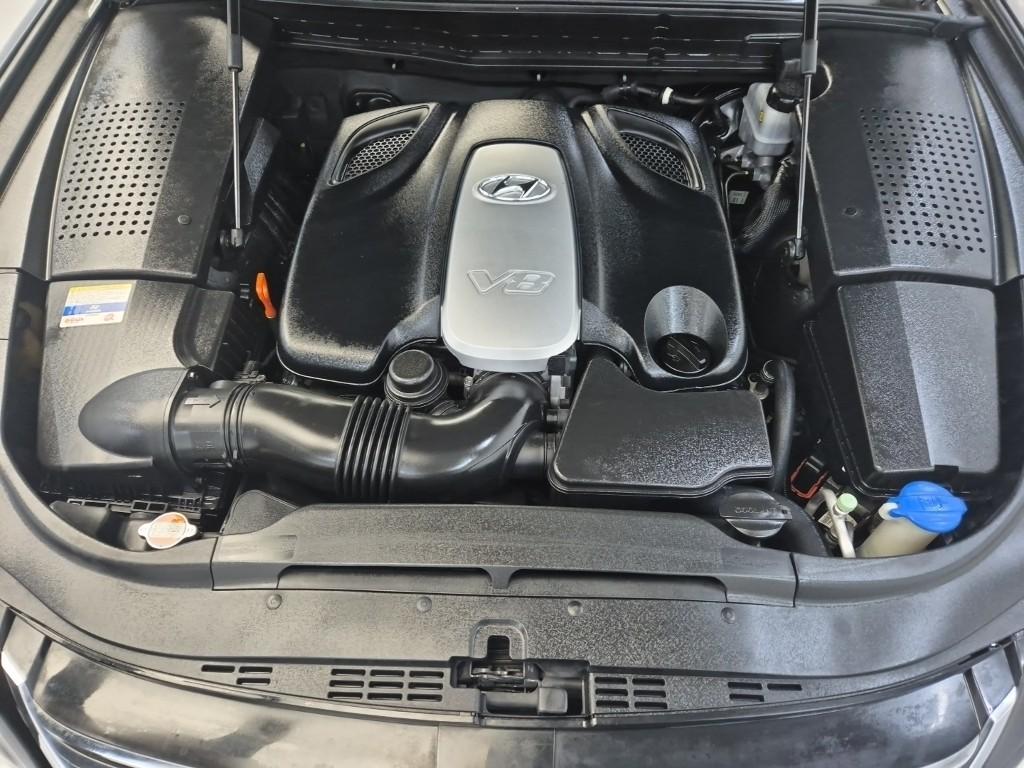 HYUNDAI Ecuus (New Model) VL500