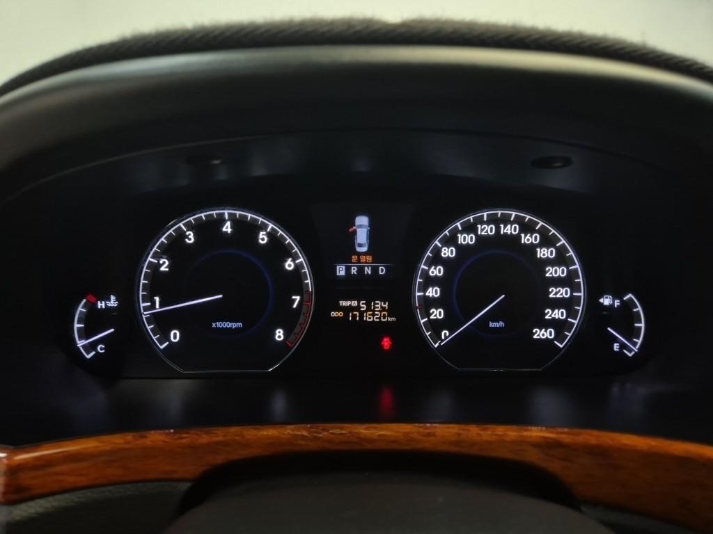 HYUNDAI Ecuus (New Model) VL500