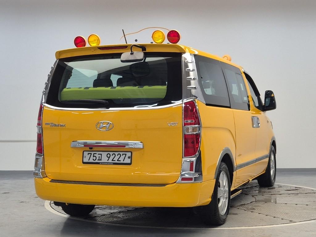 HYUNDAI The New Grand Starex School Bus