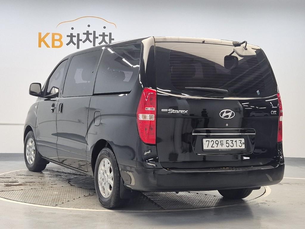 HYUNDAI Grand Starex 12-Seater Diesel