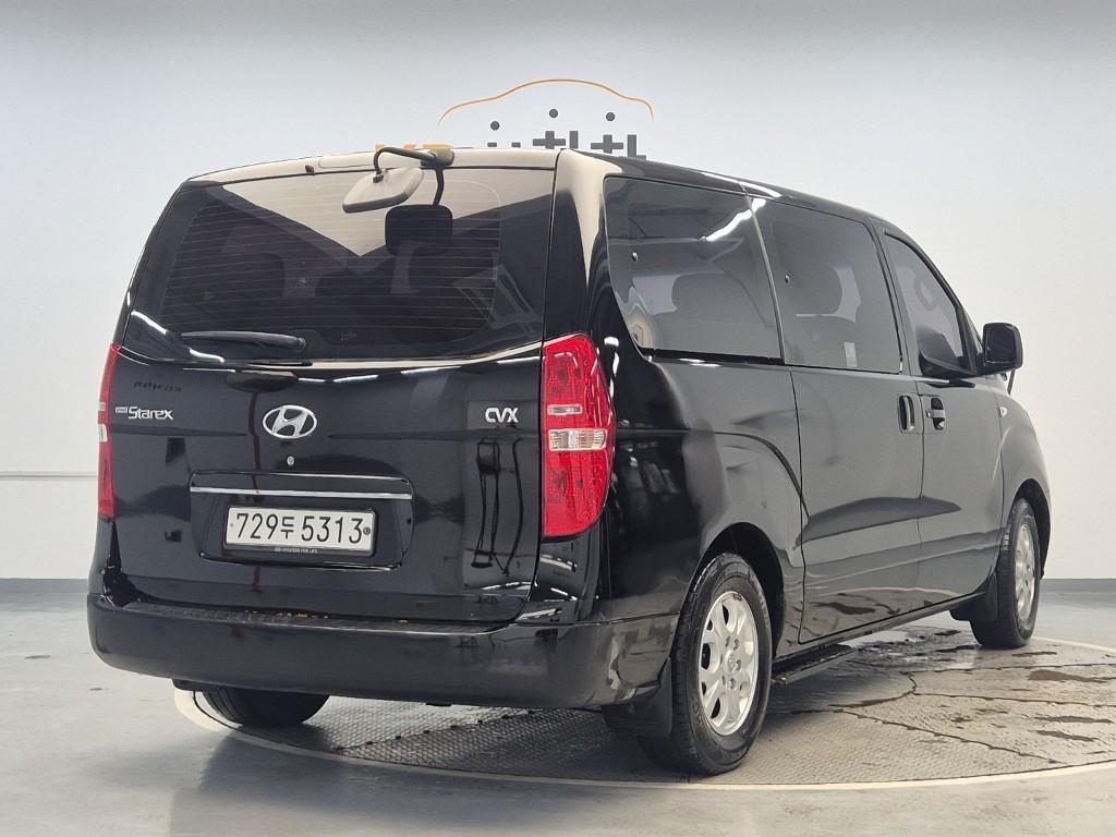 HYUNDAI Grand Starex 12-Seater Diesel