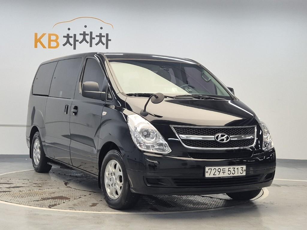 HYUNDAI Grand Starex 12-Seater Diesel