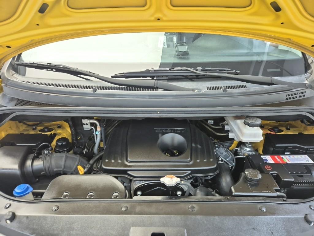 HYUNDAI Grand Starex 12-Seater Diesel