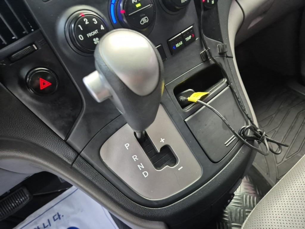 HYUNDAI Grand Starex 12-Seater Diesel