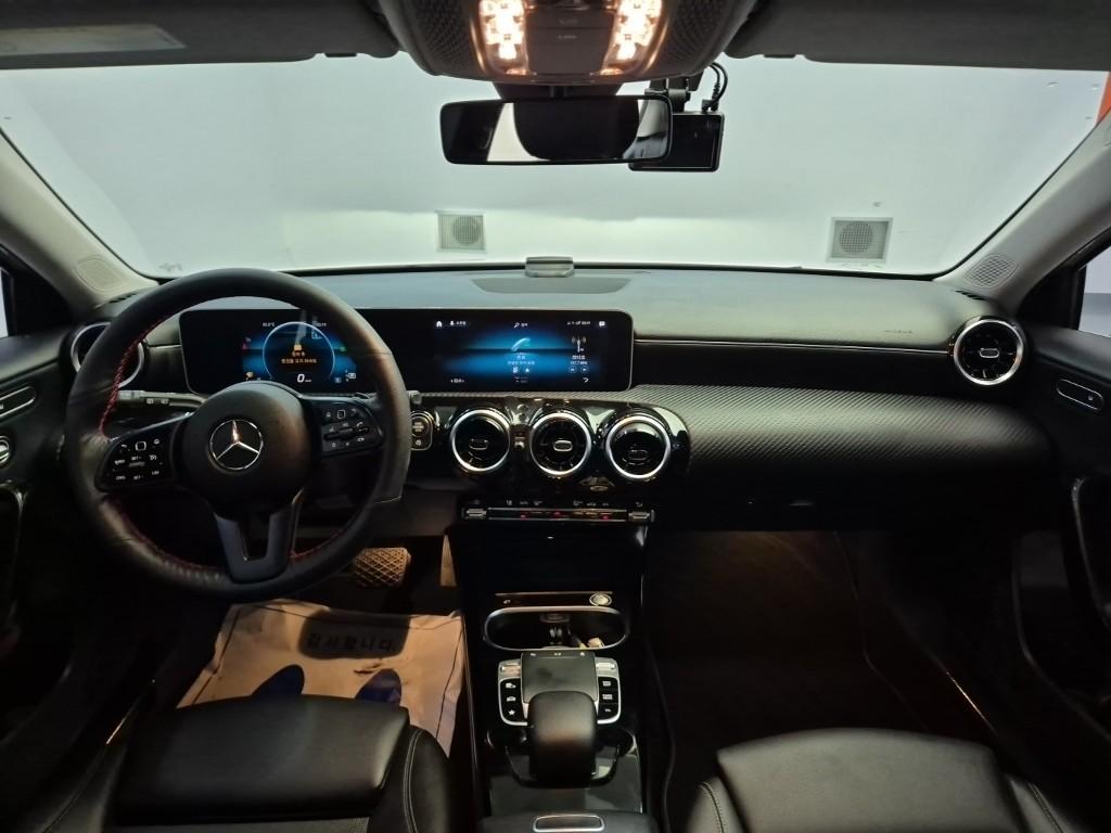 BENZ A-Class (4th Generation) A220