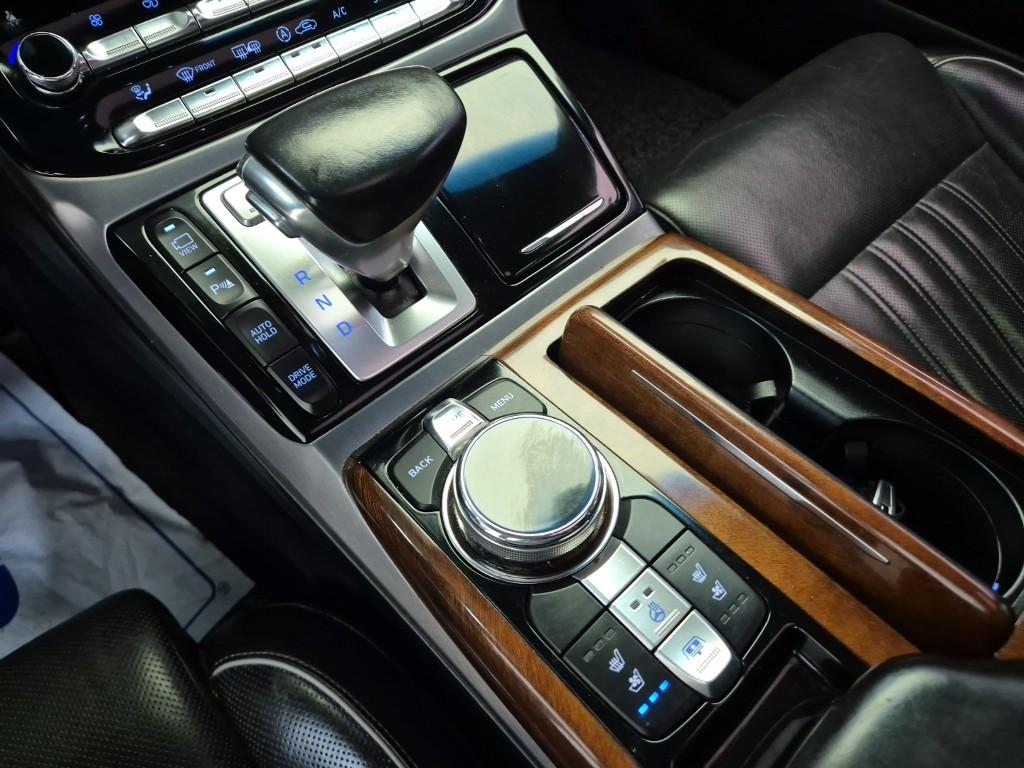 GENESIS EQ900 5.0 GDi AWD