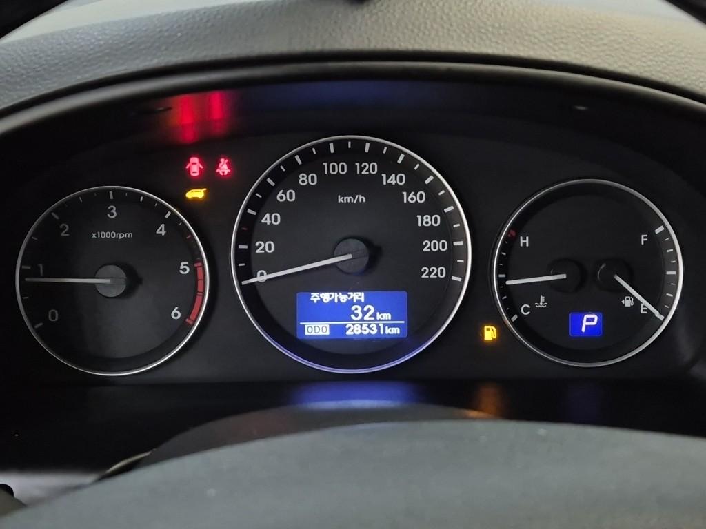 HYUNDAI The New Grand Starex 5-Seater Diesel Van