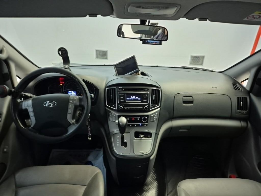 HYUNDAI The New Grand Starex 5-Seater Diesel Van