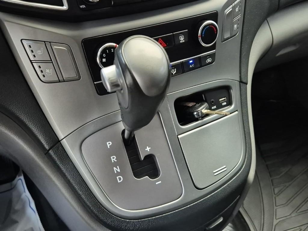 HYUNDAI The New Grand Starex 5-Seater Diesel Van