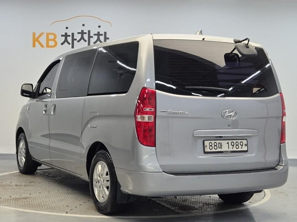 HYUNDAI The New Grand Starex 5-Seater Diesel Van