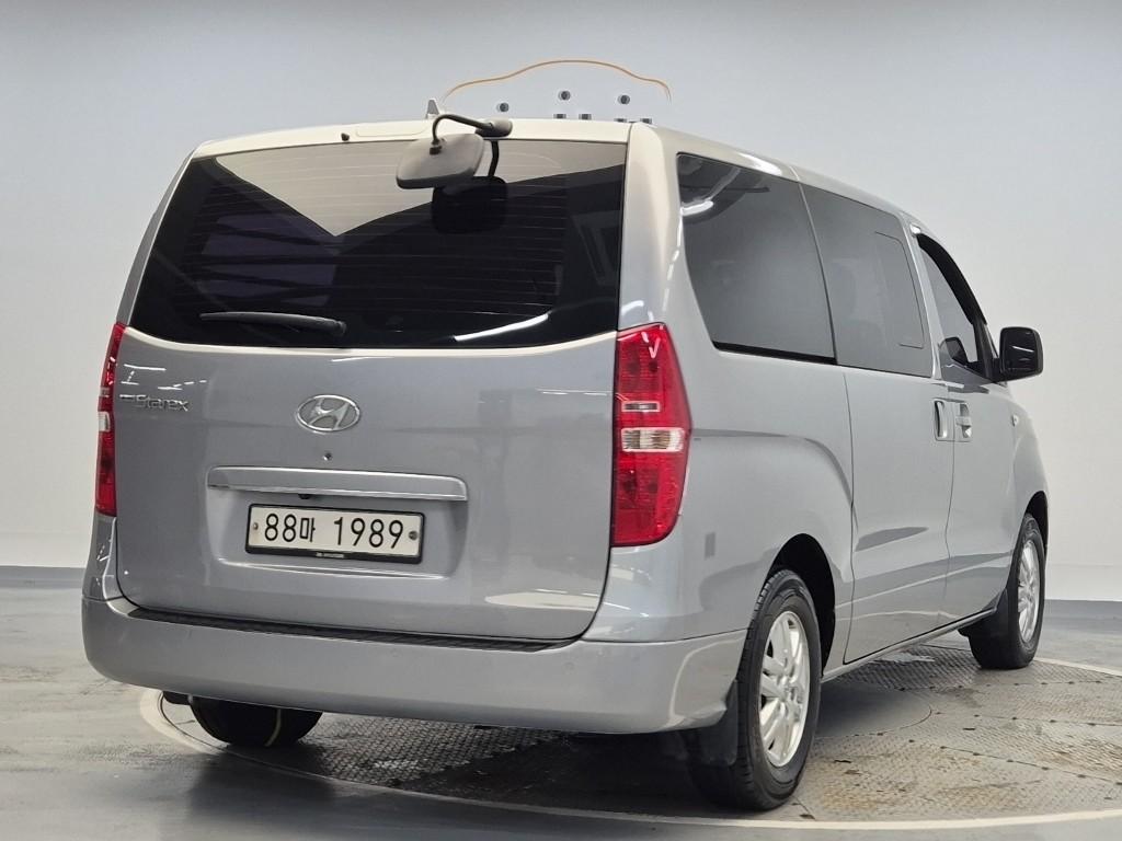 HYUNDAI The New Grand Starex 5-Seater Diesel Van