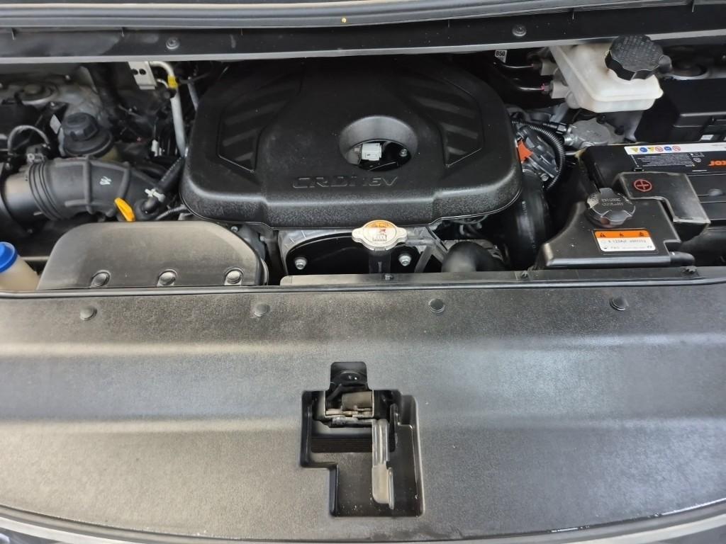 HYUNDAI The New Grand Starex 5-Seater Diesel Van